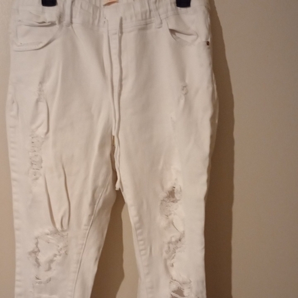 EliteStyle Women's White Ankle Jeans - Picture 2 of 4